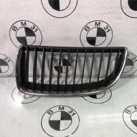 Grille de calandre gauche