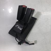 Attache ceinture arriere centrale