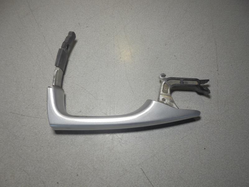 Poignee porte avant gauche