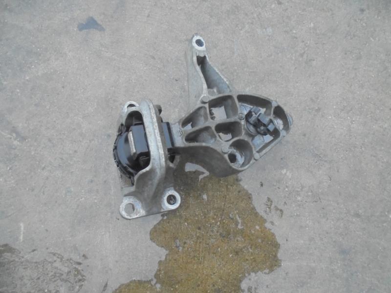 Support moteur droit