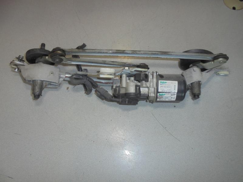 Moteur essuie glace avant