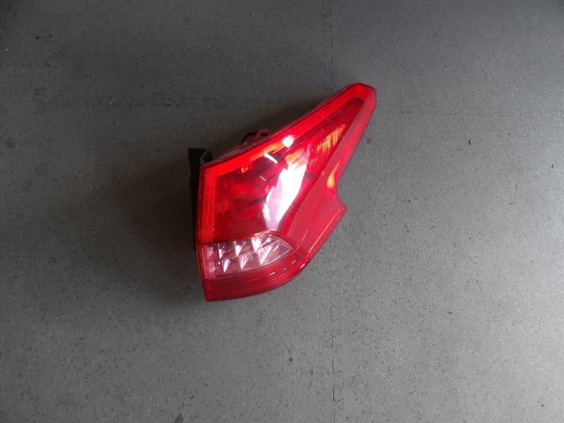Feu arriere principal droit (feux)