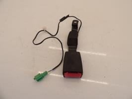Attache ceinture avant gauche