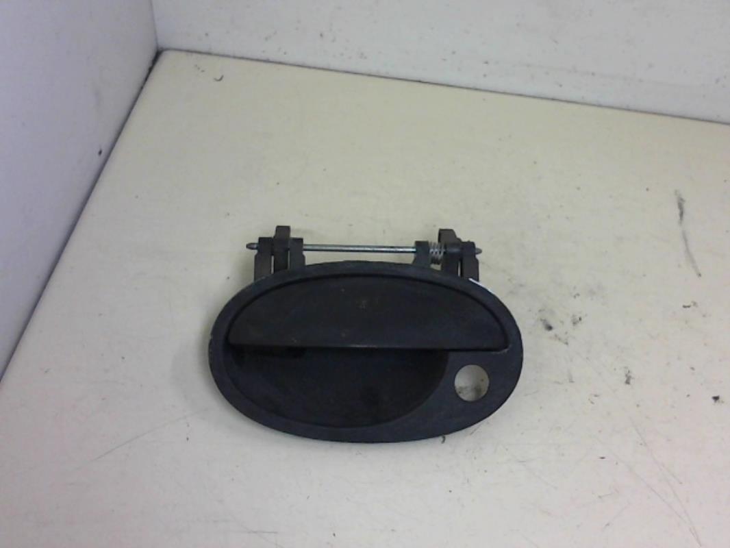 Tirador de puerta delantera izquierda