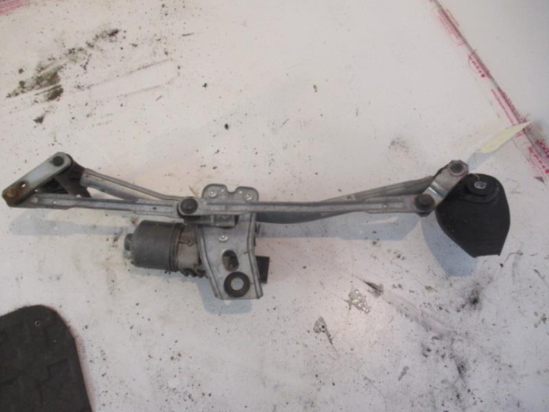 Moteur essuie glace avant