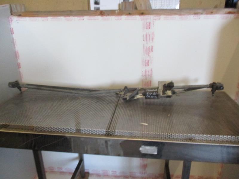 Moteur essuie glace avant