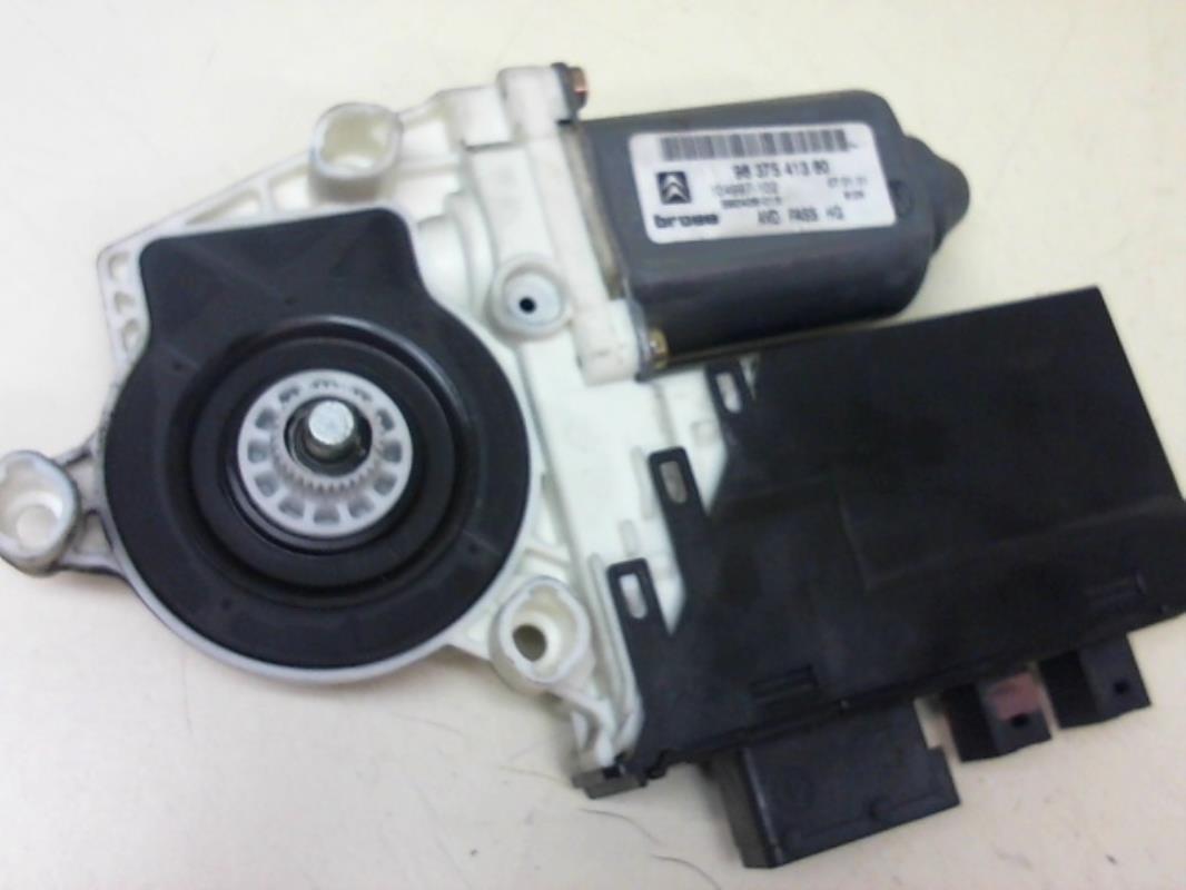 Moteur leve vitre avant droit