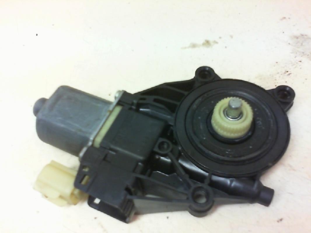 Moteur essuie glace avant droit