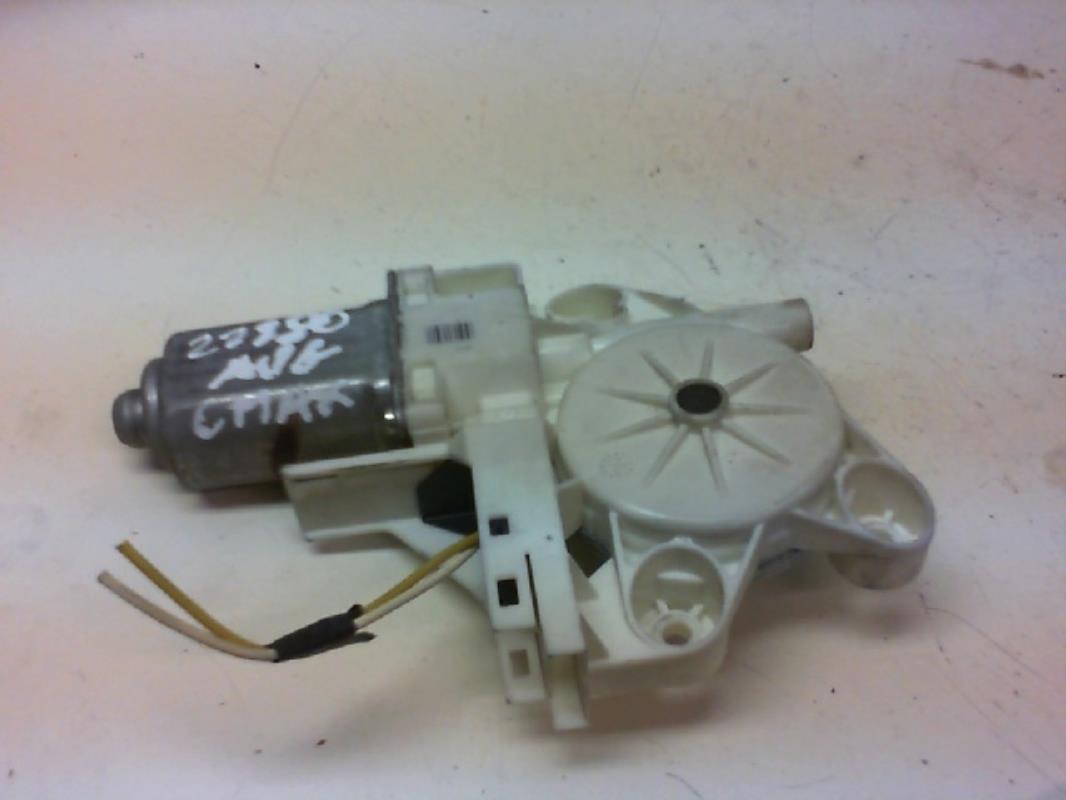 Moteur essuie glace avant gauche