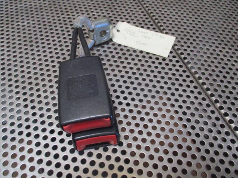 Attache ceinture arriere gauche