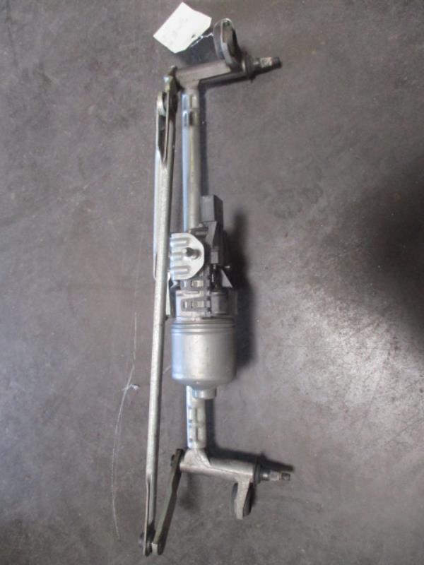 Motor de limpiaparabrisas delantero