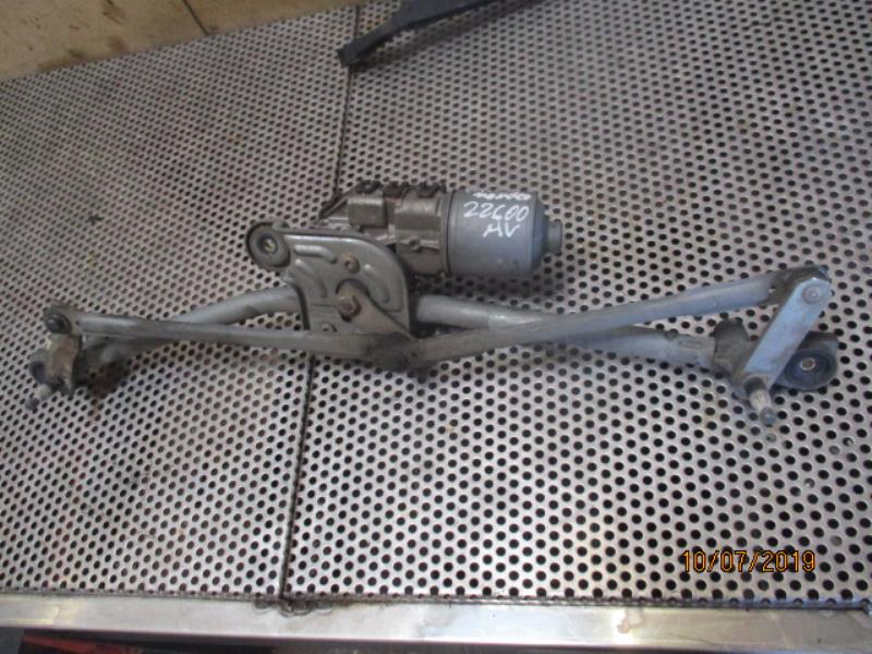 Moteur essuie glace avant