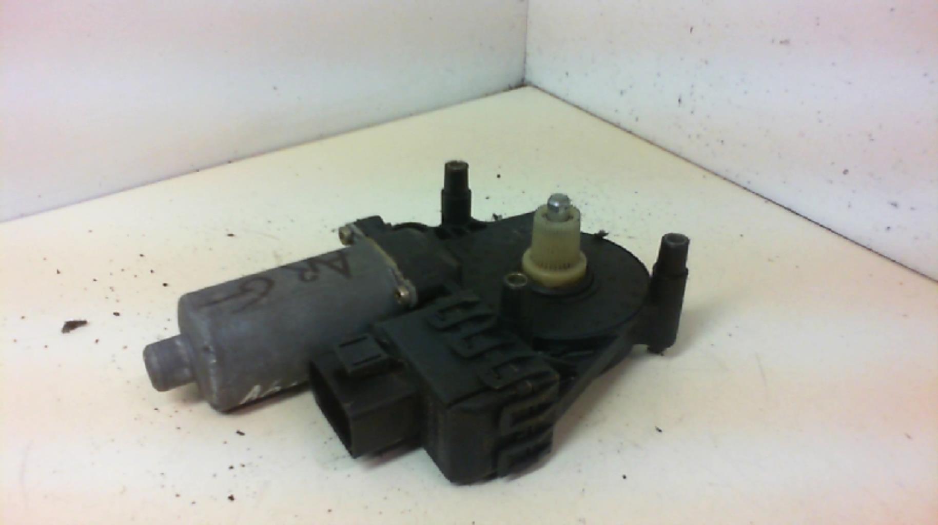 Moteur leve vitre arriere gauche