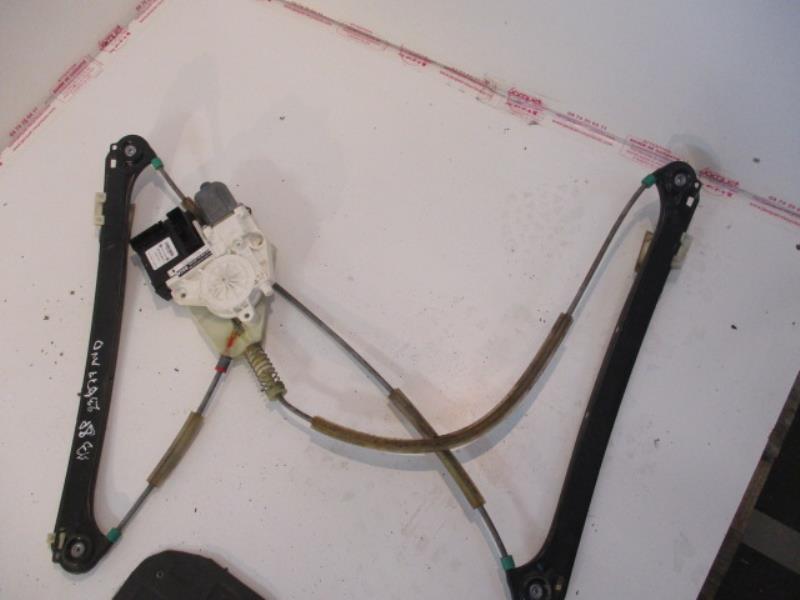 Leve vitre electrique avant droit