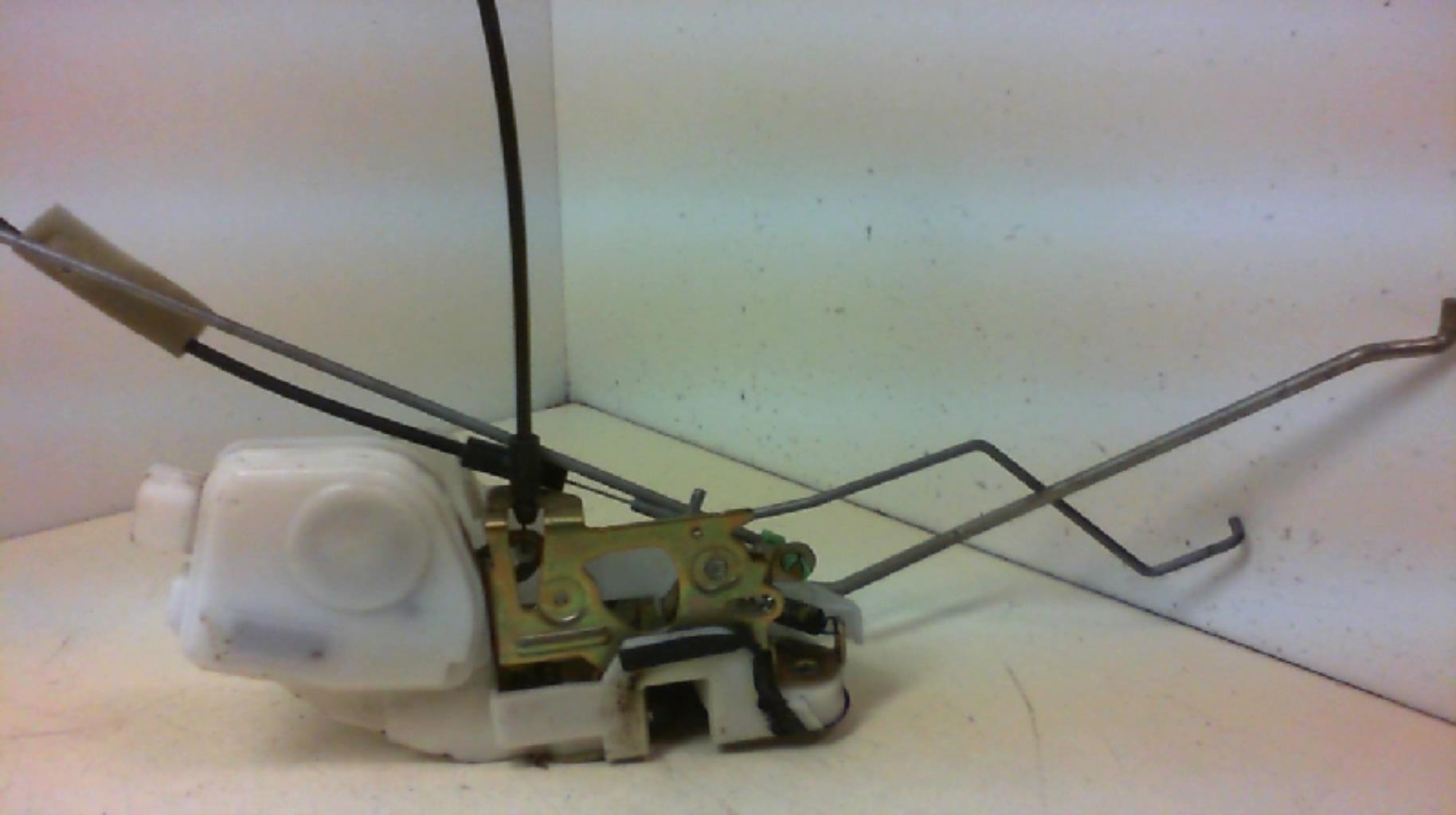 Cerradura delantera derecha