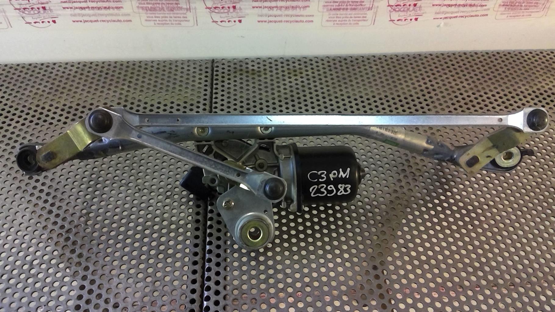 Moteur essuie glace avant