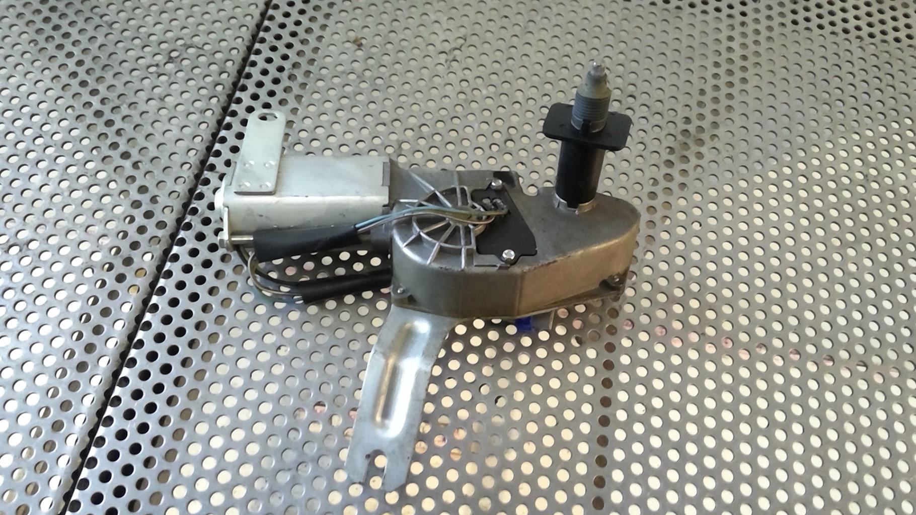 Moteur essuie glace arriere
