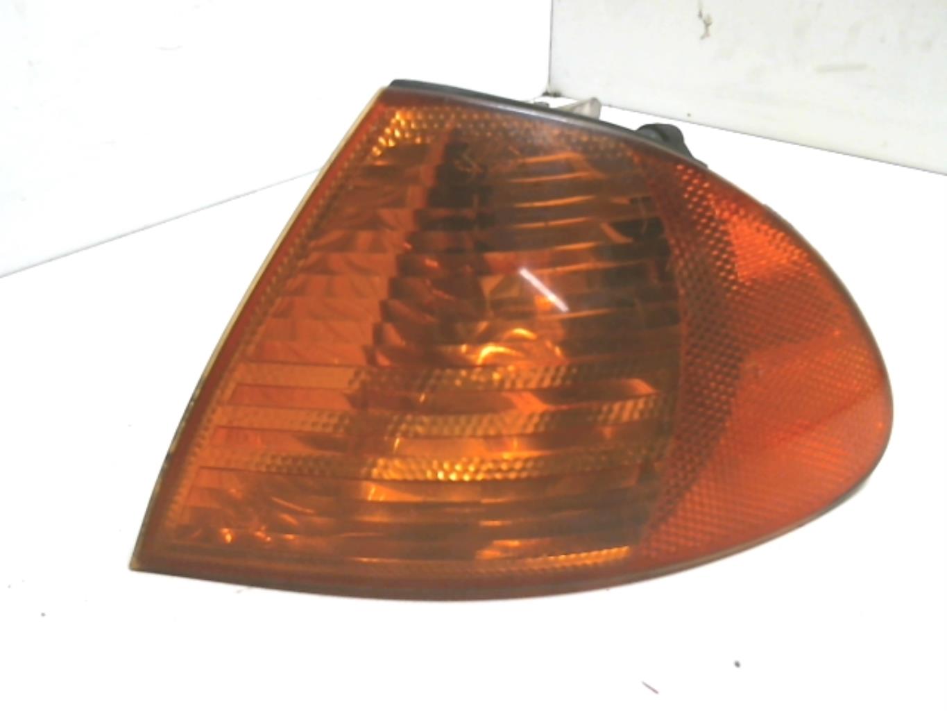 Óptica delantera secundaria izquierda (luces) (intermitente)