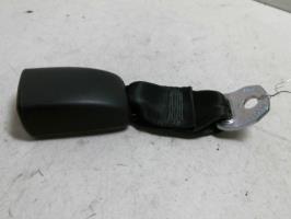Attache ceinture arriere droit