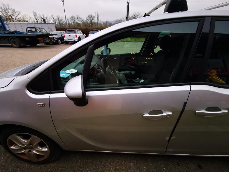 Poignee porte avant gauche
