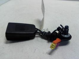 Attache ceinture arriere droit