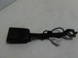 Attache ceinture avant droit