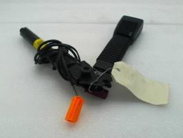 Attache ceinture avant droit