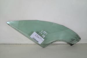 Ventanilla triangular delantera derecha (puerta)