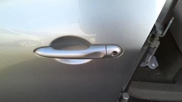 Poignee porte avant gauche