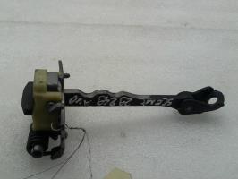 Arresto portiera anteriore destra