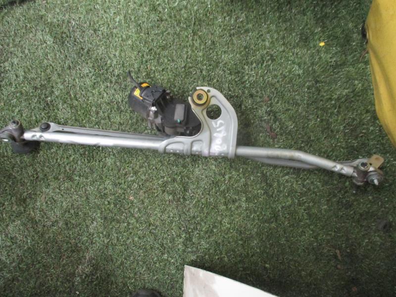 Moteur essuie glace avant