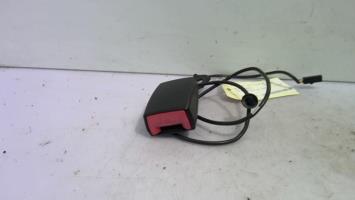 Attache ceinture avant droit