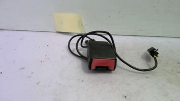 Attache ceinture avant gauche