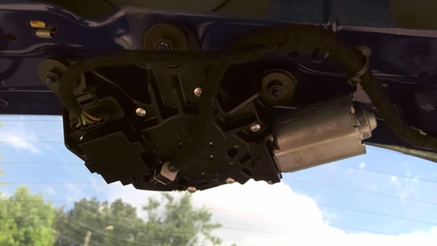 Moteur essuie glace arriere