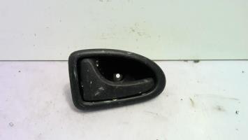 Poignee interieur porte laterale droite