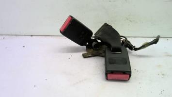 Attache ceinture arriere centrale