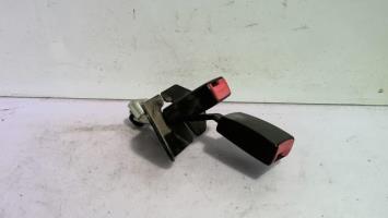 Attache ceinture arriere centrale