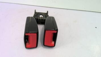 Attache ceinture arriere centrale