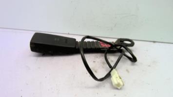 Attache ceinture avant gauche