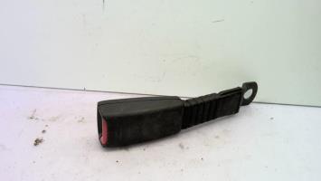 Attache ceinture avant droit