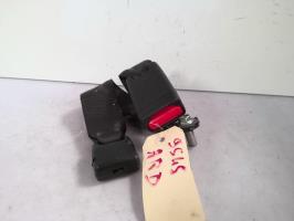 Attache ceinture arriere droit