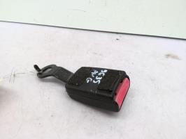 Attache ceinture avant gauche