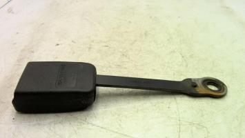 Attache ceinture avant droit