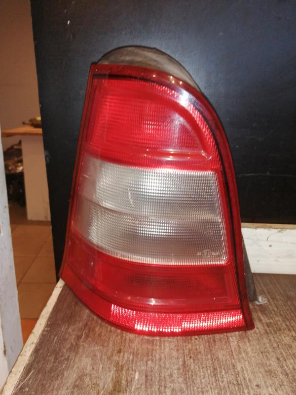 Fanale posteriore principale sinistro (luci)