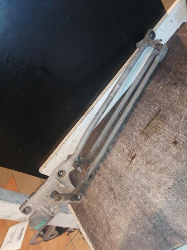 Moteur essuie glace avant