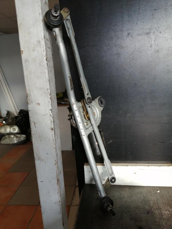 Moteur essuie glace avant