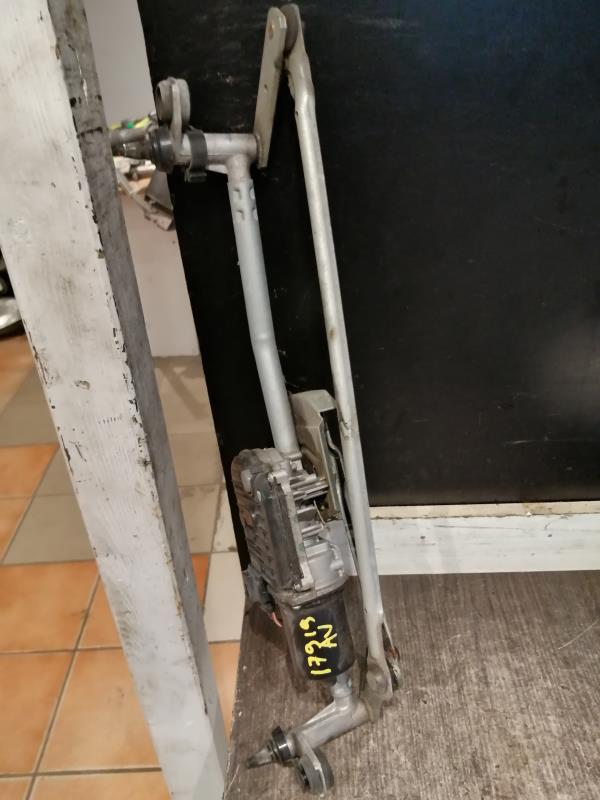 Motore tergicristallo anteriore