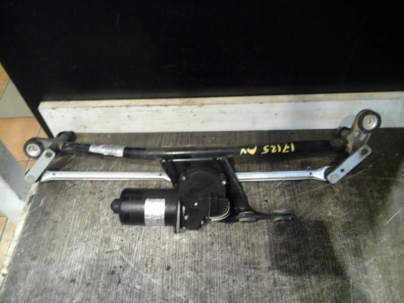 Moteur essuie glace avant