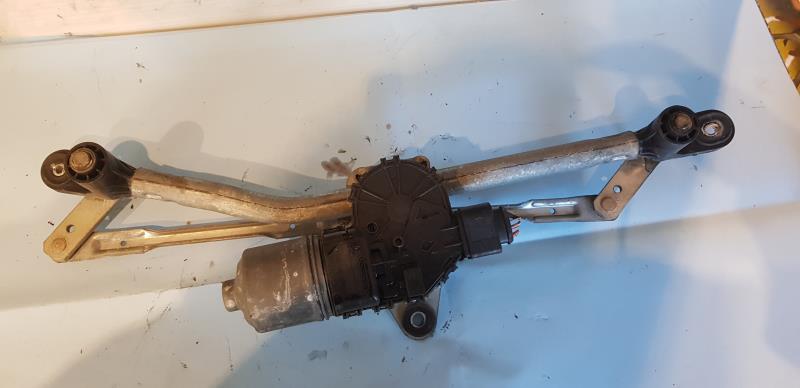 Moteur essuie glace avant