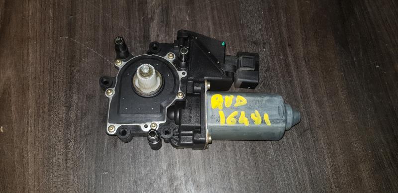 Moteur leve vitre avant droit